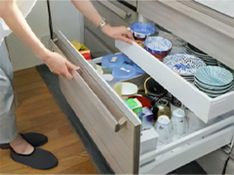 可以收納常用的餐具等，非常方便！